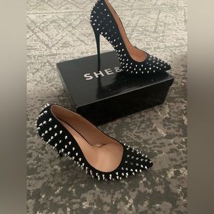 Black studded high heel size 38 so sharp!